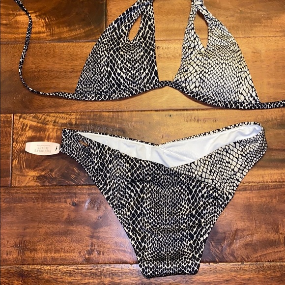 Victoria secret bikini - Picture 2 of 3